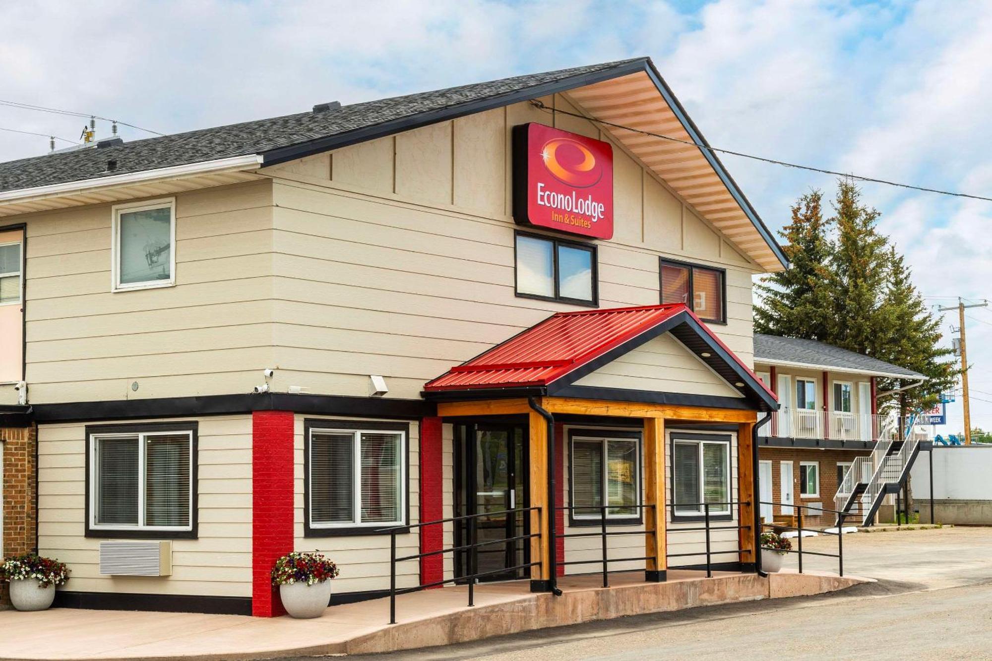 Econo Lodge Inn & Suites Pincher Creek Exterior foto