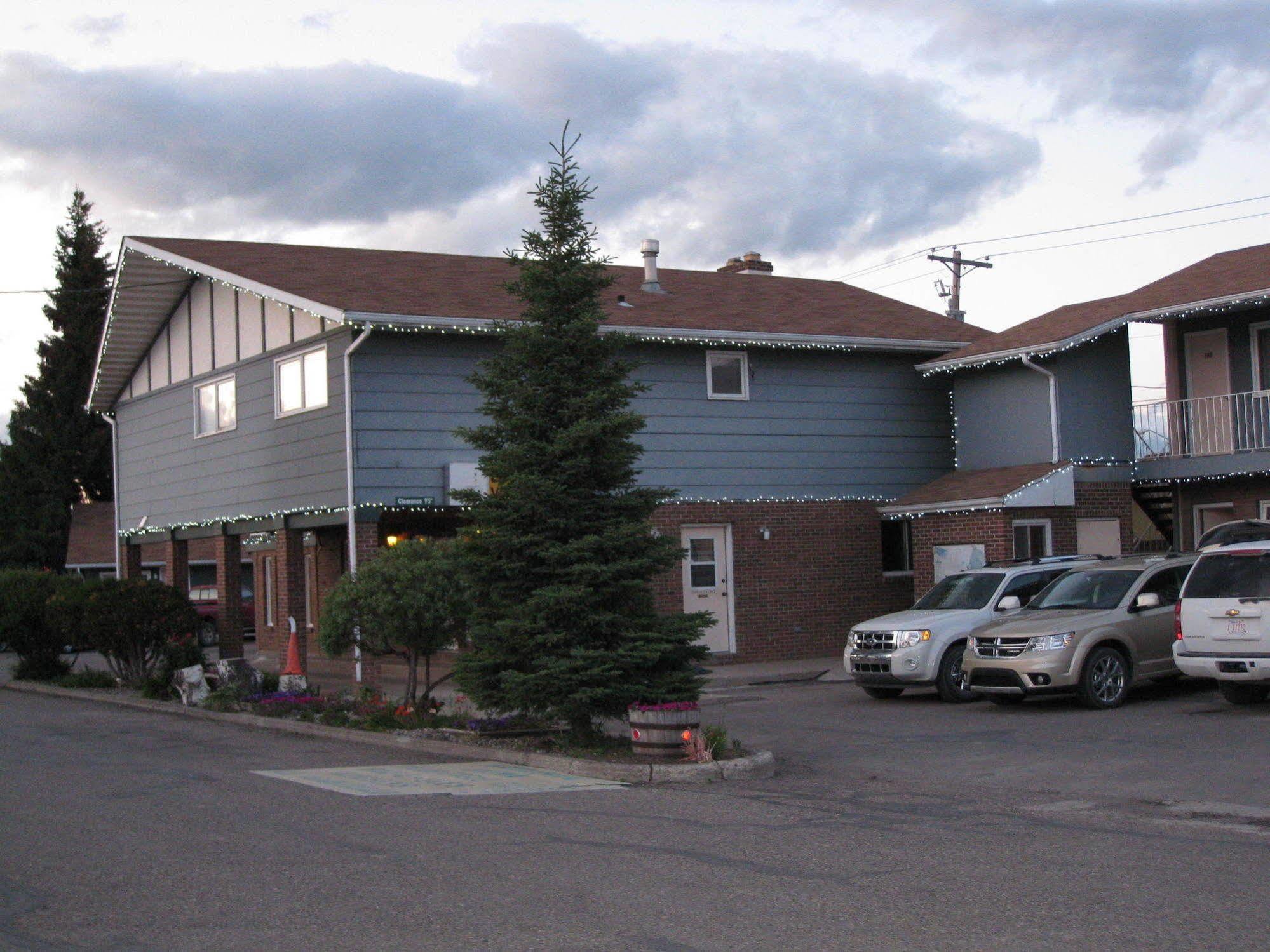 Econo Lodge Inn & Suites Pincher Creek Exterior foto