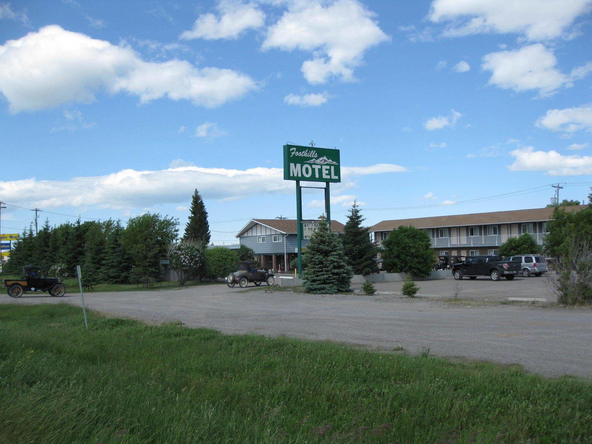 Econo Lodge Inn & Suites Pincher Creek Exterior foto