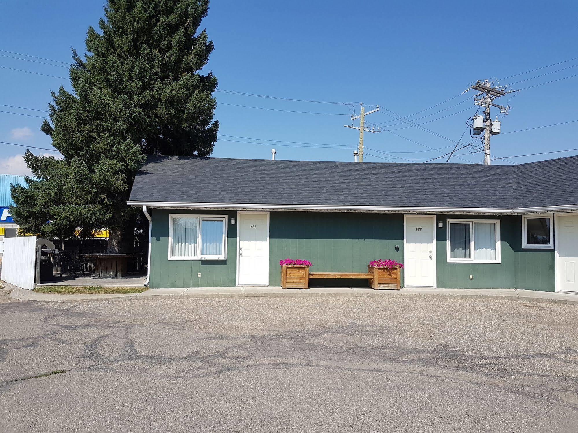 Econo Lodge Inn & Suites Pincher Creek Exterior foto